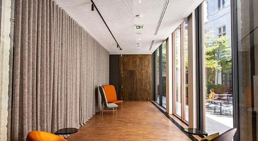 Hotel The Fourth - Tafelrond