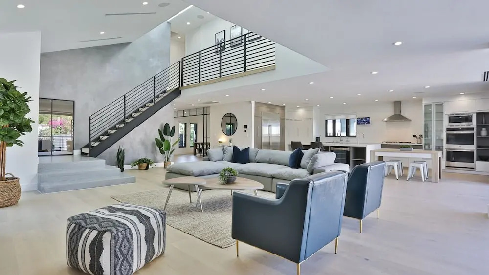 Spacious 5 Bedroom West Hollywood Home With Pool