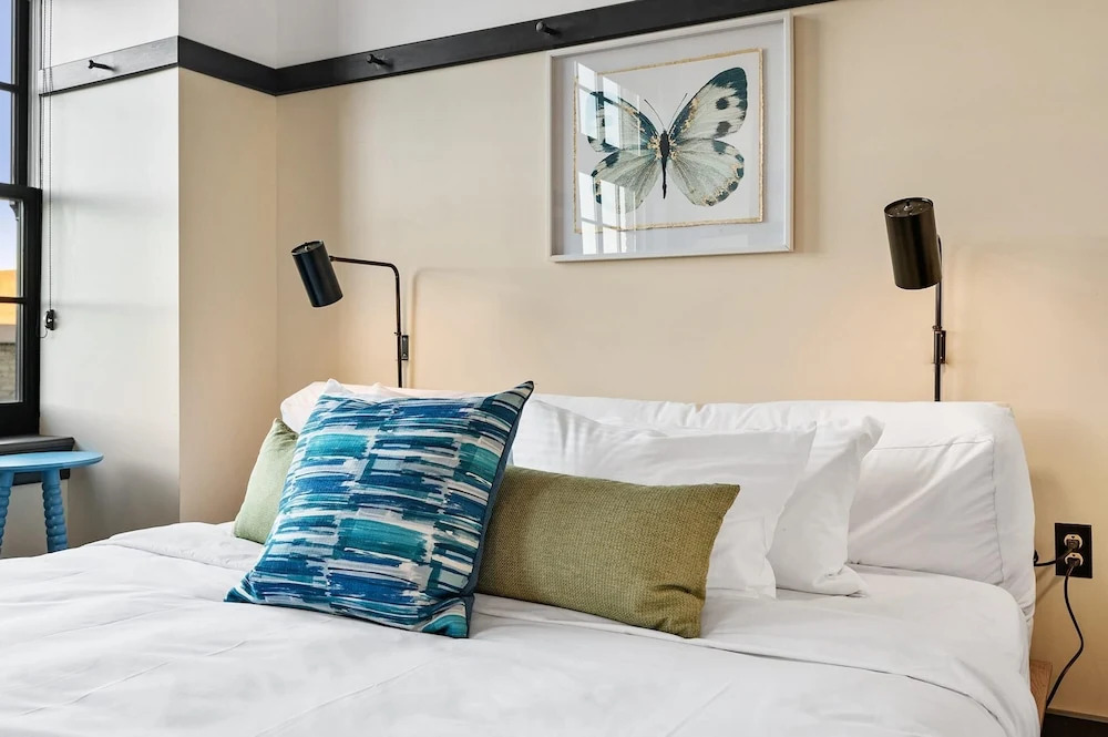 Kasa Uniquely Designed Suite Near Carnegie Museum The Maverick