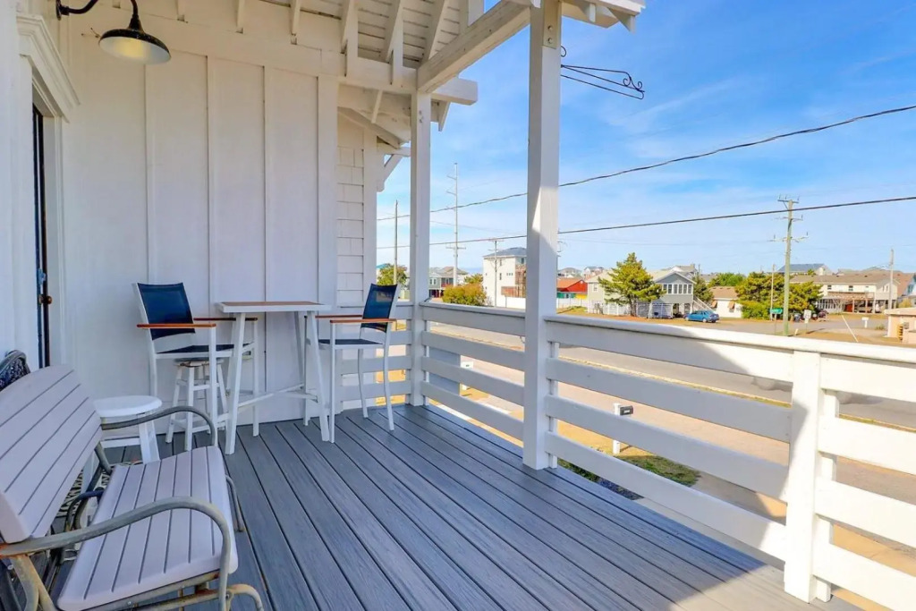 5044 La Casa Blanca 2 Min Drive to Beach