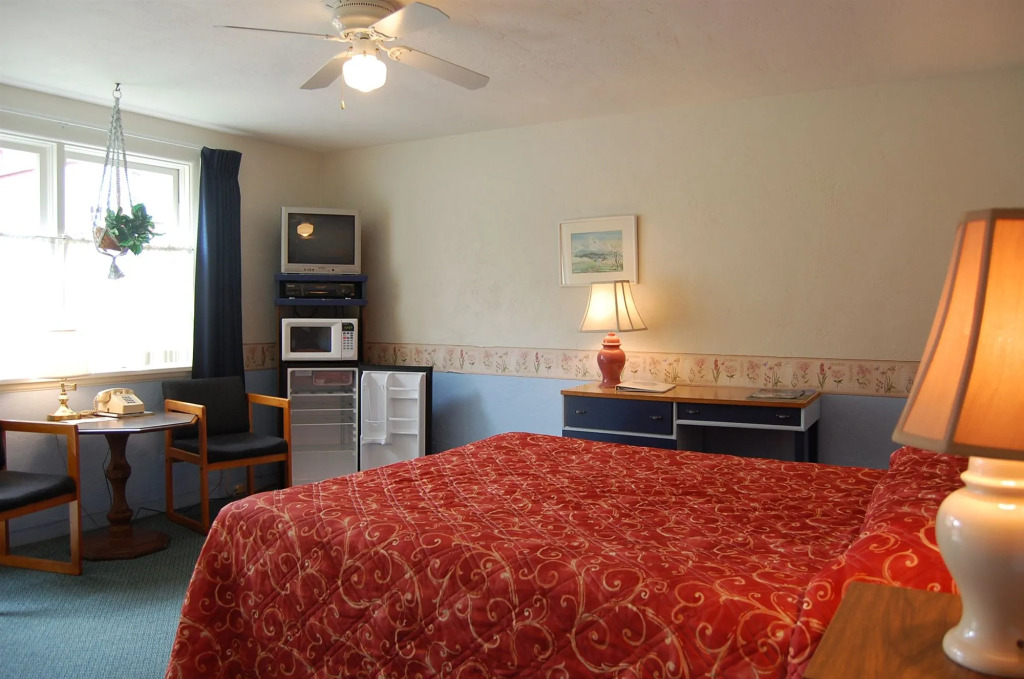 Lighthouse Inn