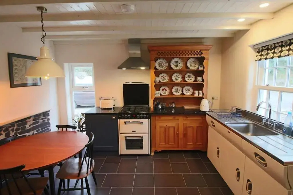 Riverside cottage walking distance into Caernarfon