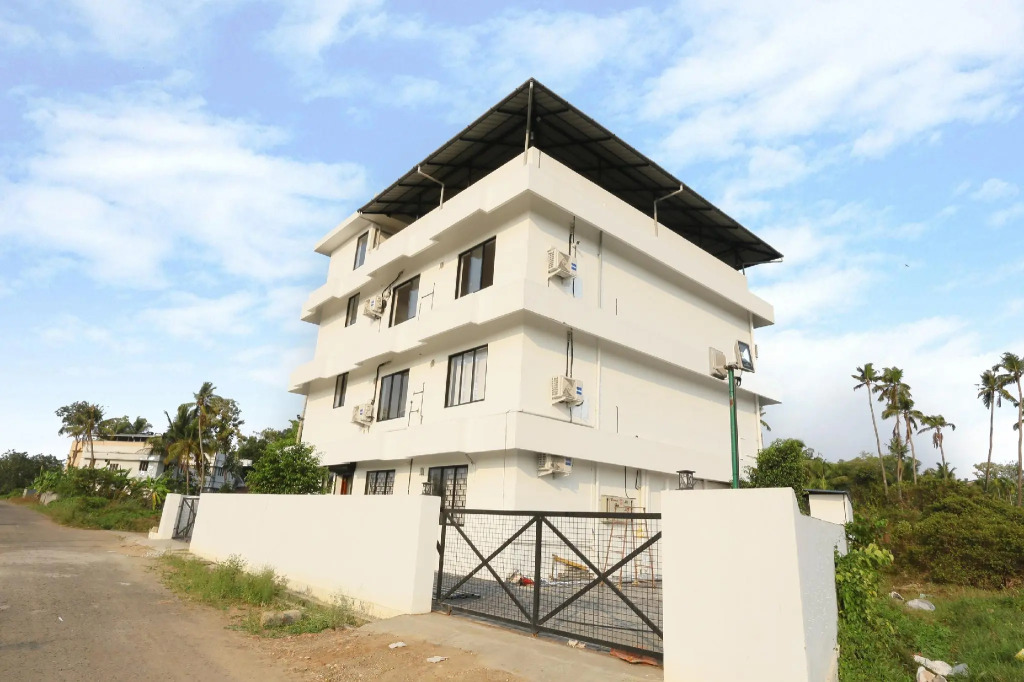 OYO Flagship 30431 Camp Mars Apartments,