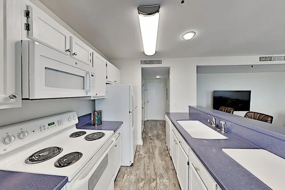 Mbr1617c 2 Bedroom Condo