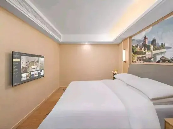 Vienna International Hotel (Xingyi Wanfenglin Airport Pingdong Square)