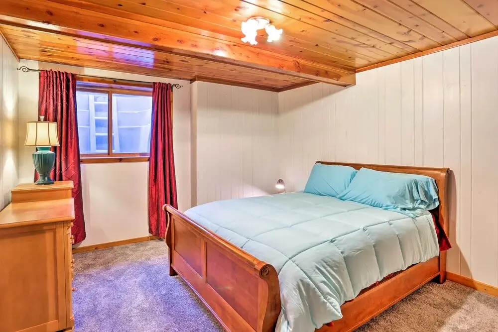 Walk to Downtown: Custer Retreat w/ Fire Pit!