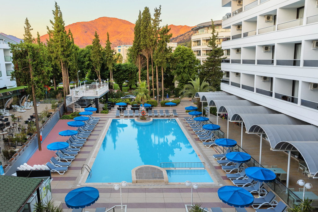 K Maris Hotel