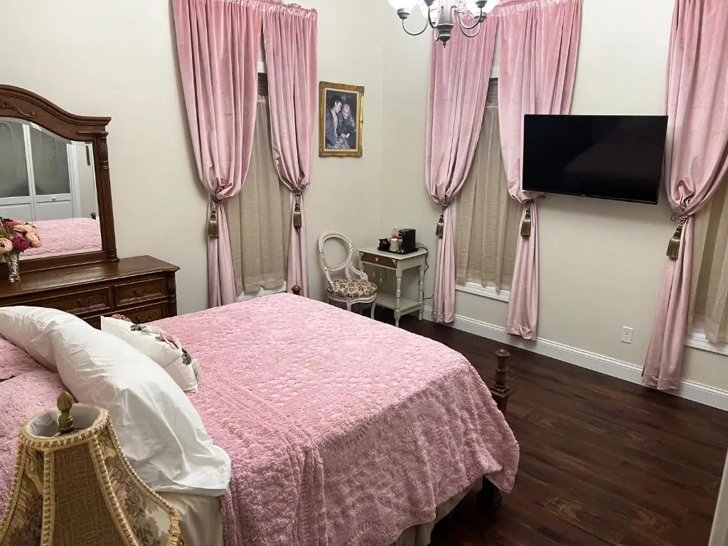 Holland Farmhouse Inn B&B
