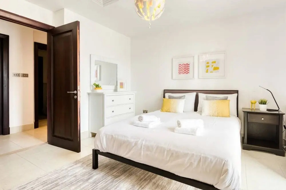 Retreat to Elegant Apartment in Old Town