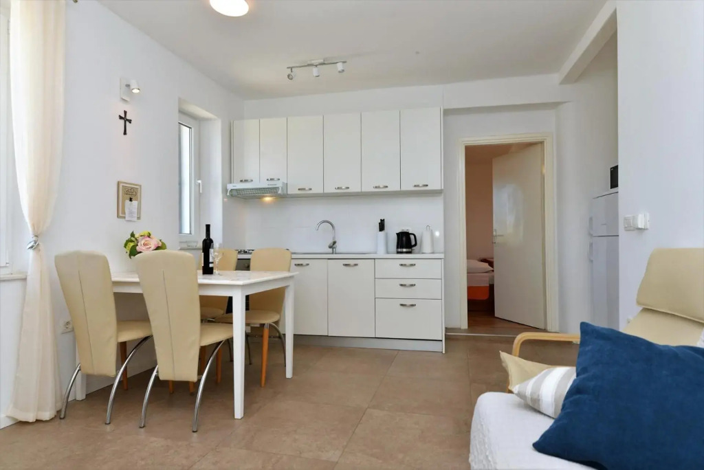 Beach apartment VAMI with sea view
