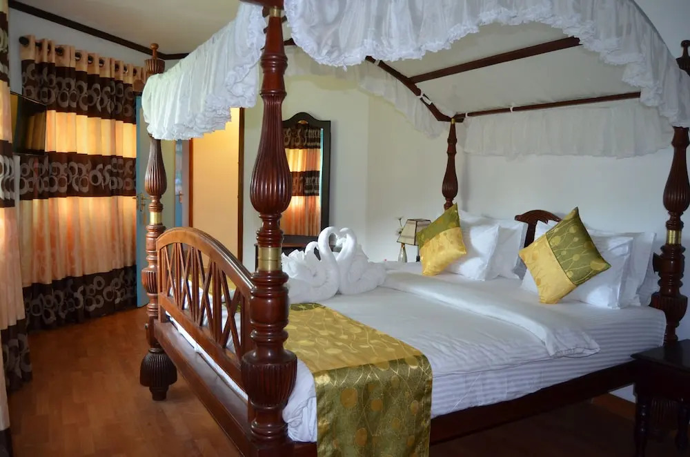 Golden Grove Villa