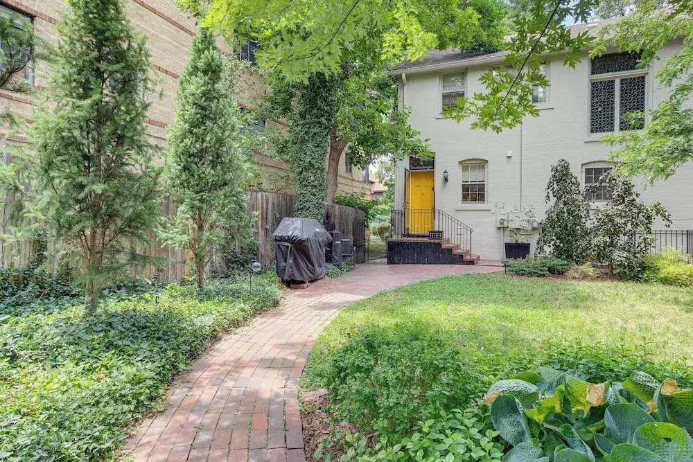 Walkable Apt w/ Off-street Parking in Cheesman!