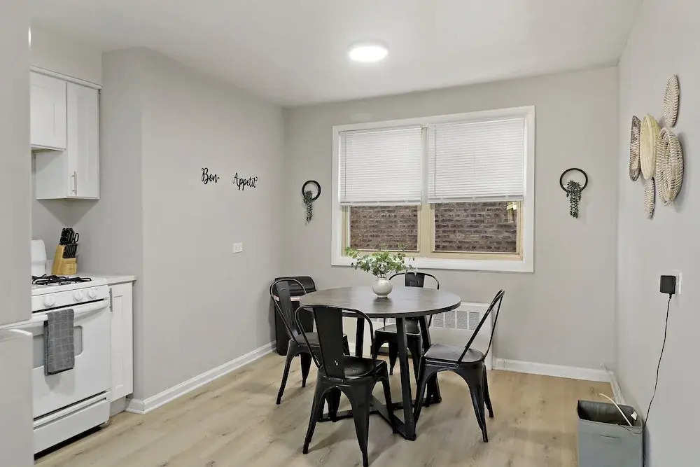 Cozy 2BR Apt Near Parks - Kimball A2