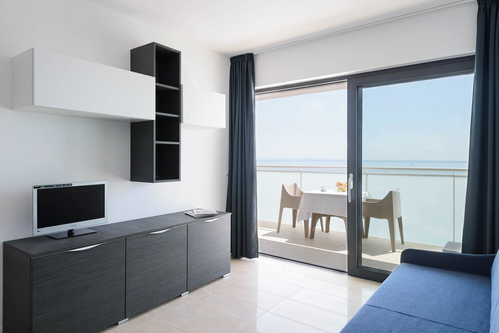 Beachside Flat Equipped With Everything you Need