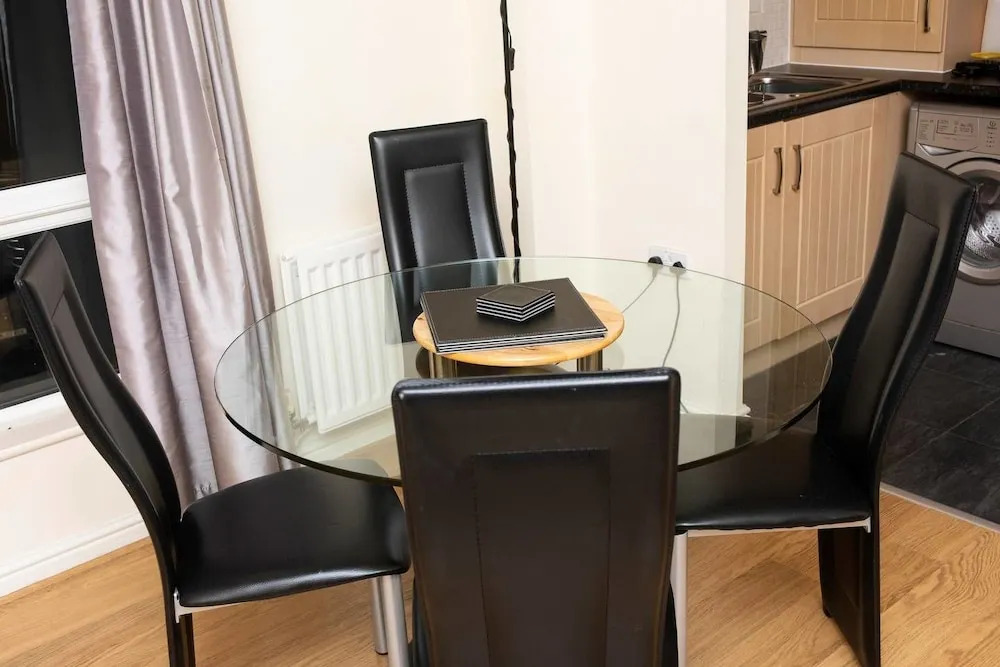 Top Floor Apt Near City Centre