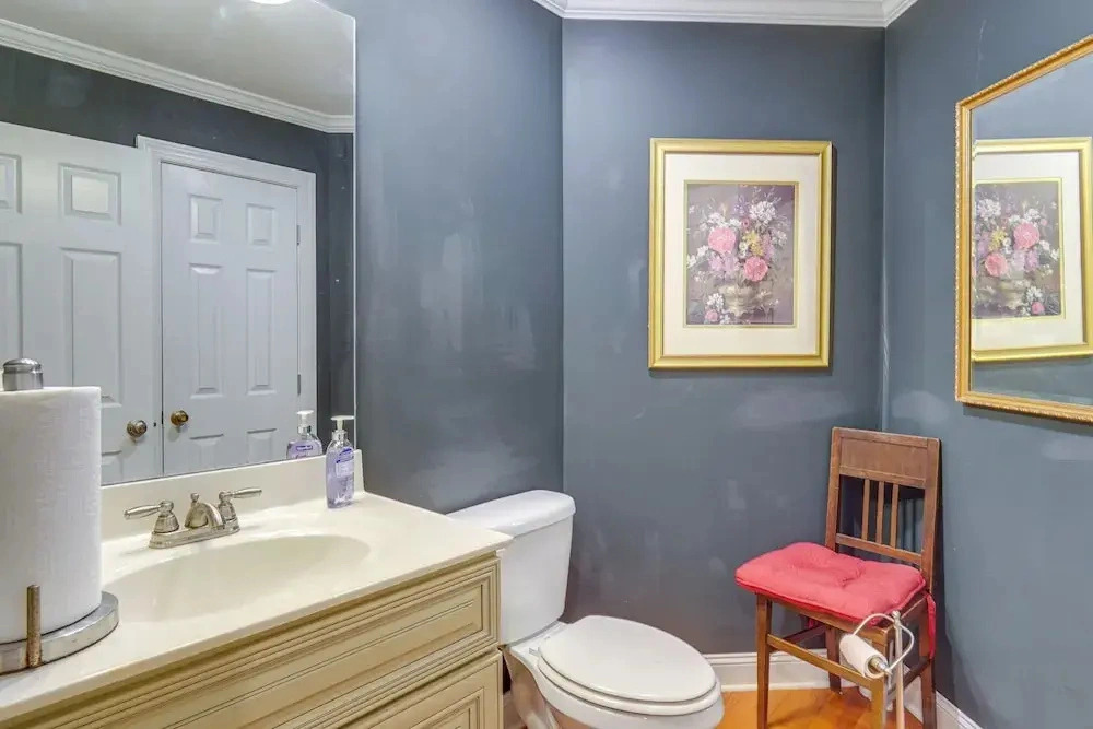 Spacious Lakefront Apt w/ Deck in Fayetteville