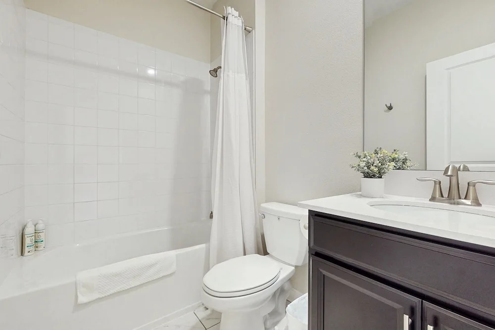 Spacious Family Villa With Private Pool, spa and Movie Loft