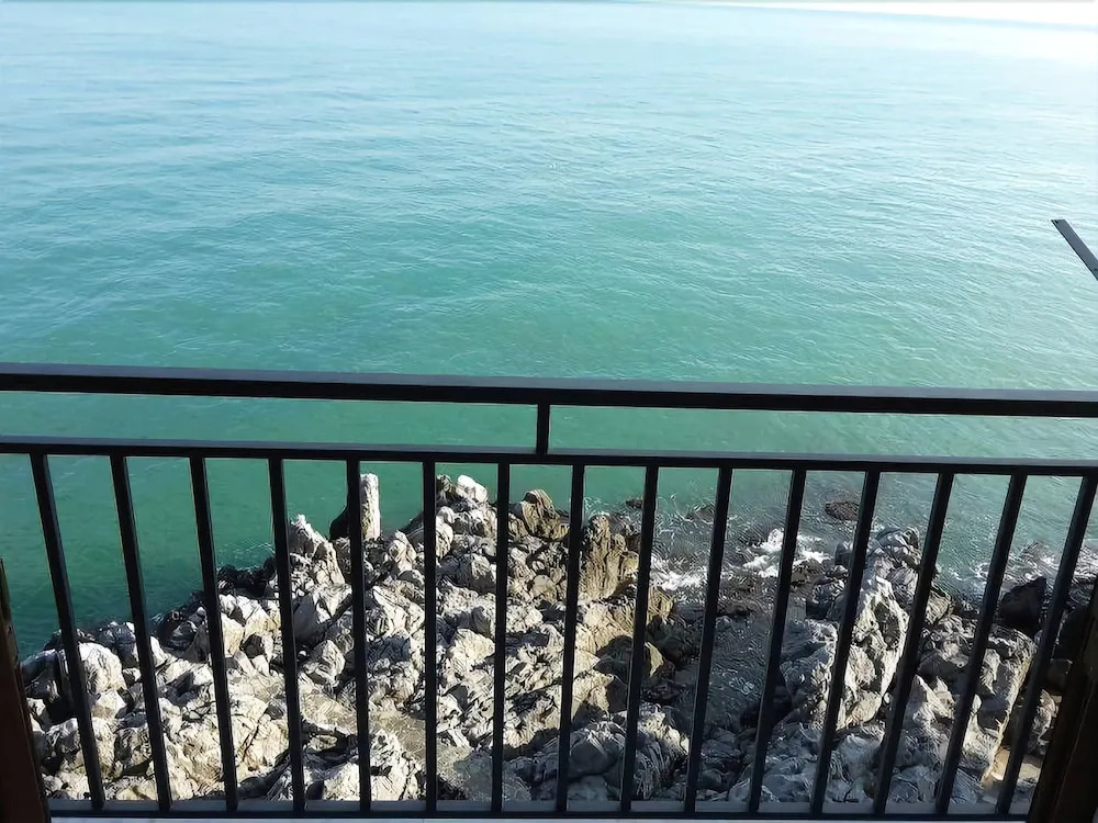 Balcone Sugli Scogli