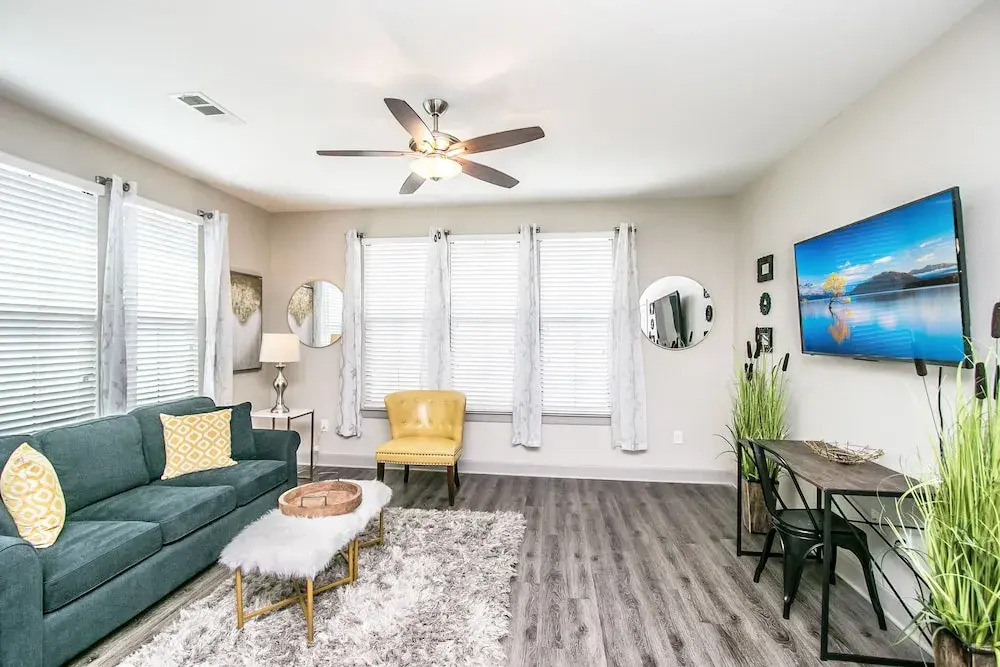 Rooftop Pool, Views, Close to Shops & Dining 1131