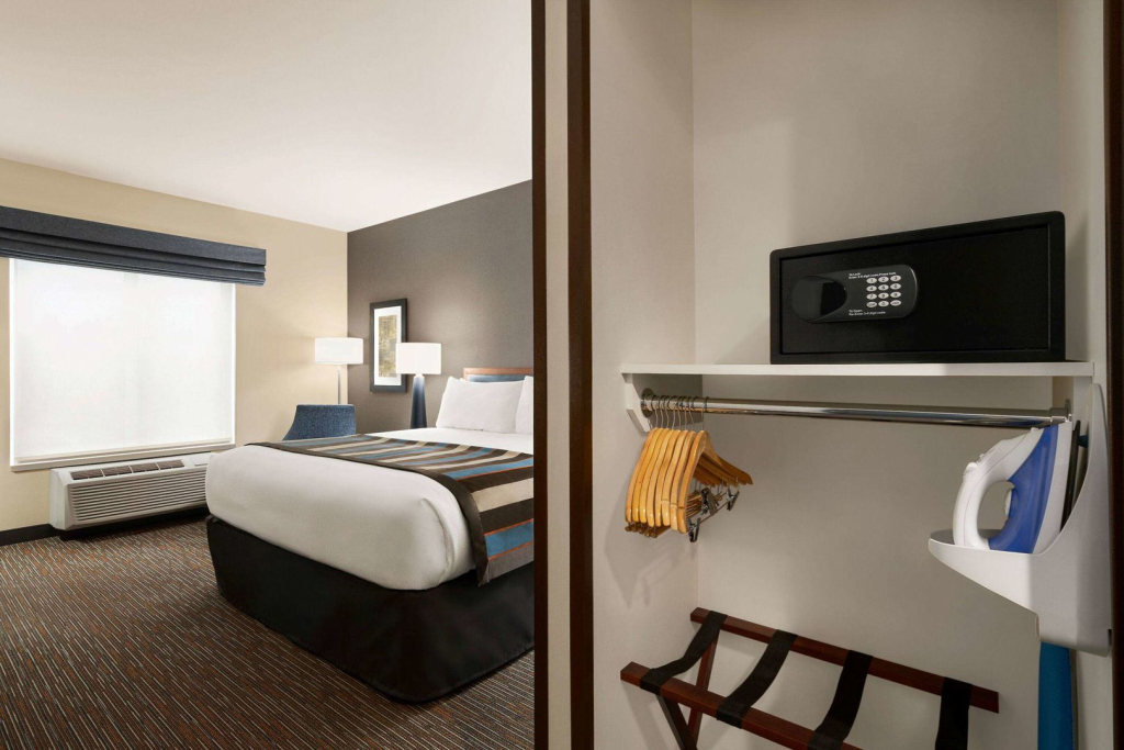 Courtyard by Marriott Seattle SeaTac Airport
