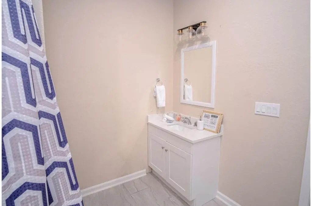 Beautiful Fenced 3BR 2BA Near Exciting Downtown