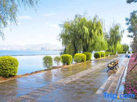 Dali Sugar Sea View Hotel (Erhai Park High-Speed Rail Station Branch)