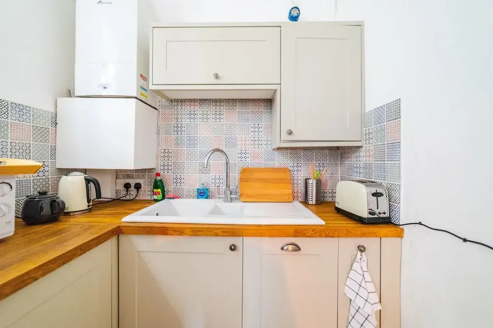 Bright Modern Oldfield Apartment