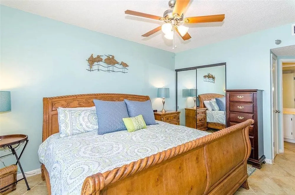 Windward Pointe 1003 - 3 Br condo by RedAwning