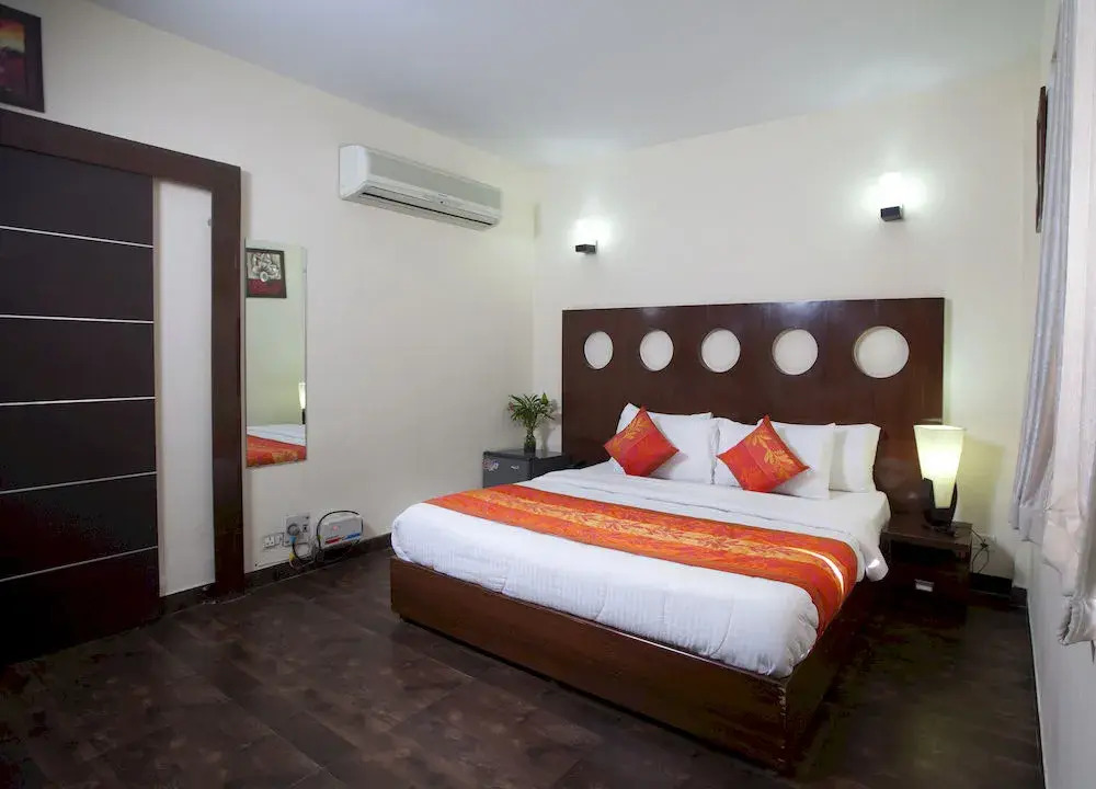 OYO Premium Medanta 2