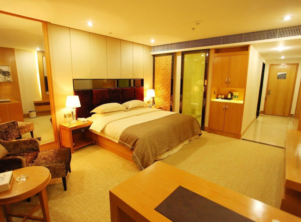Silver Bay Hotel