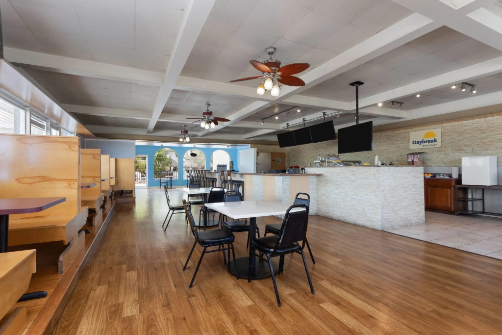 Days Inn by Wyndham Fort Myers Springs Resort