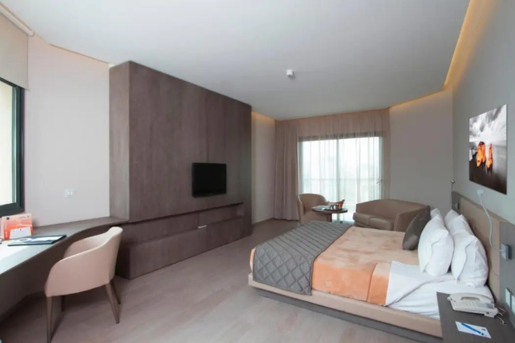 Promenade Hotel