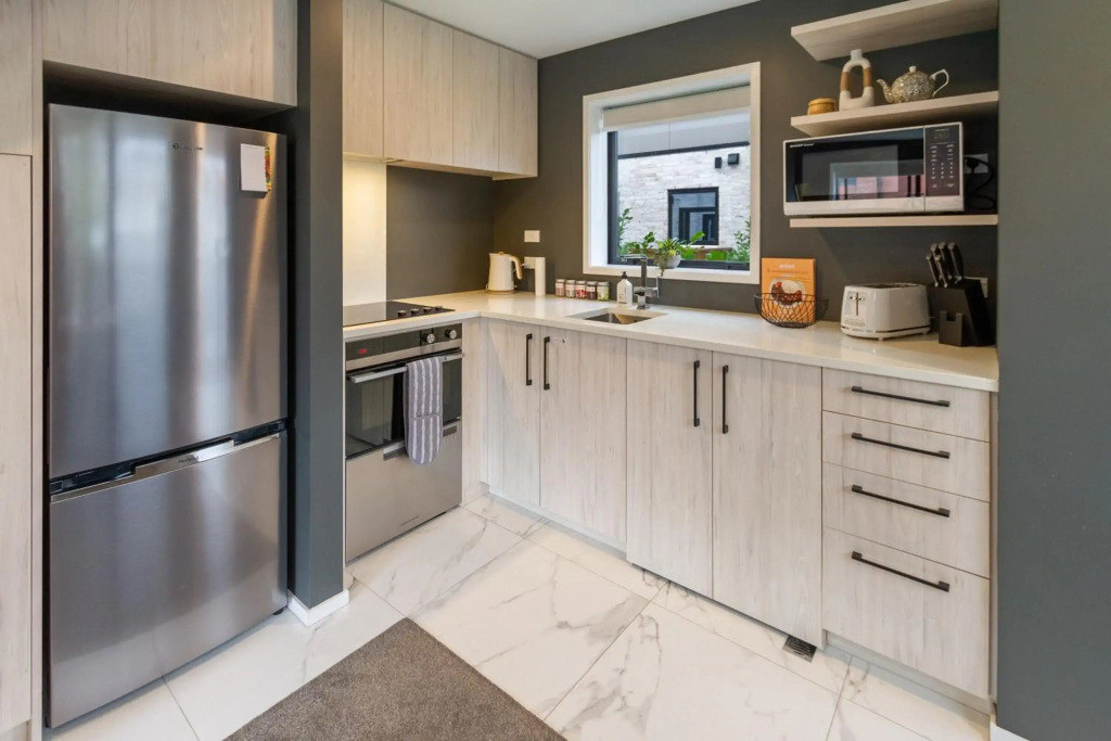 Art Deco 2 bed by Latimer Square
