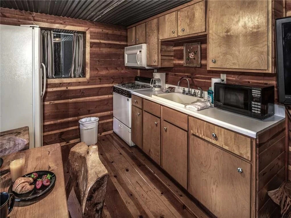 Brother Bear 1 Bedroom Front Porch Midtown Sleeps 5