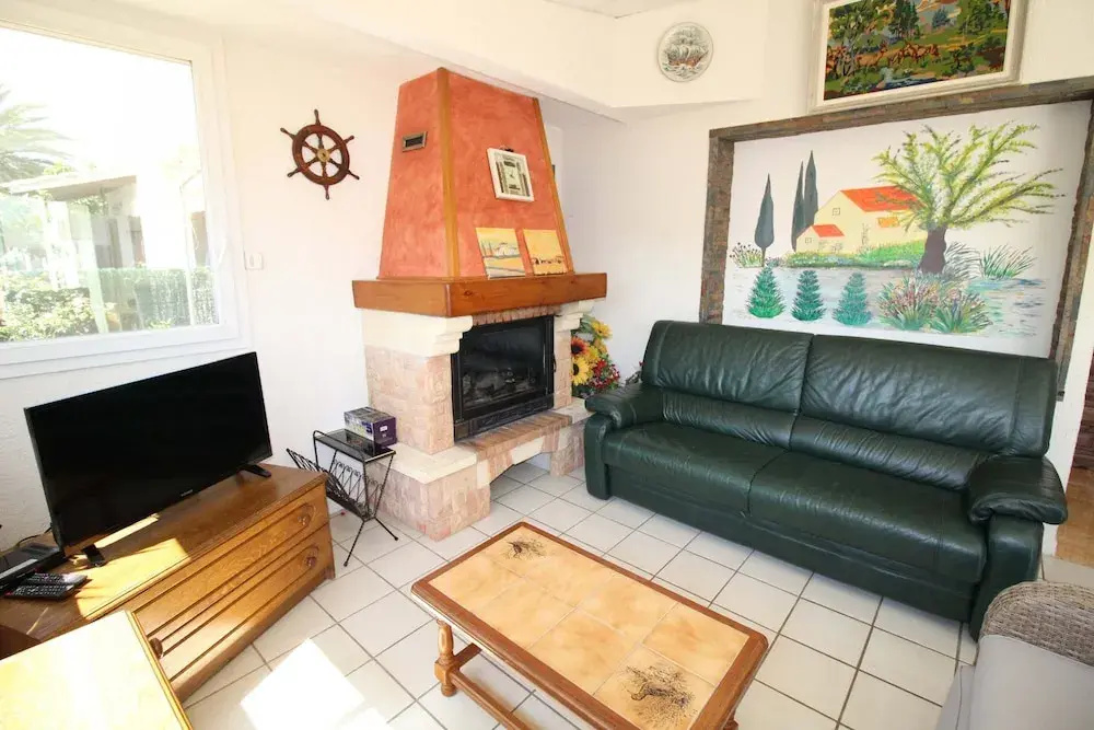 House in Empuriabrava Near the Beach