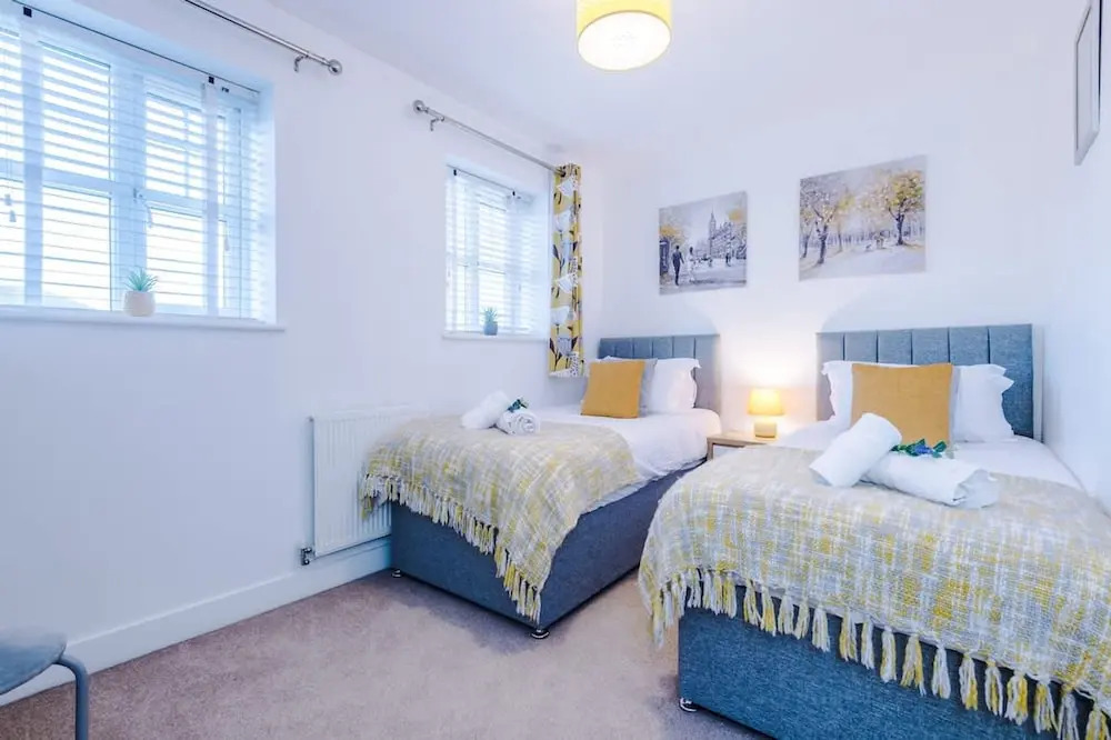 Modern House Ideal for Contractors Sleeps 8