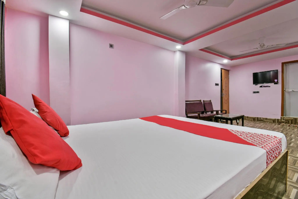 OYO 75938 Hotel Central Point