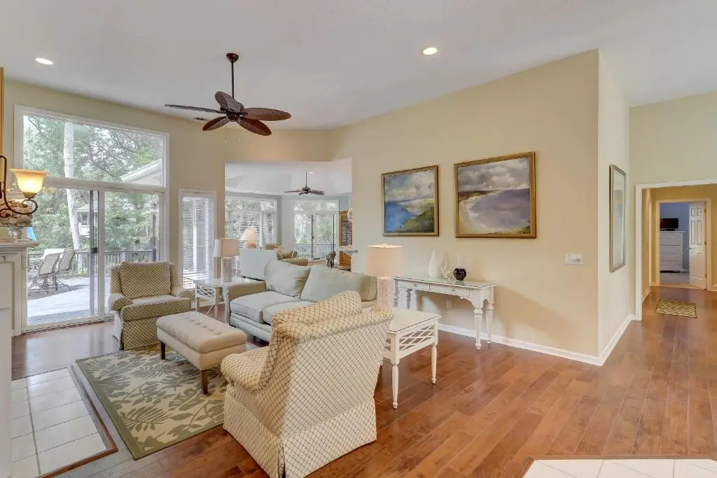 115 Mooring Buoy 4 BR Beach House Pool