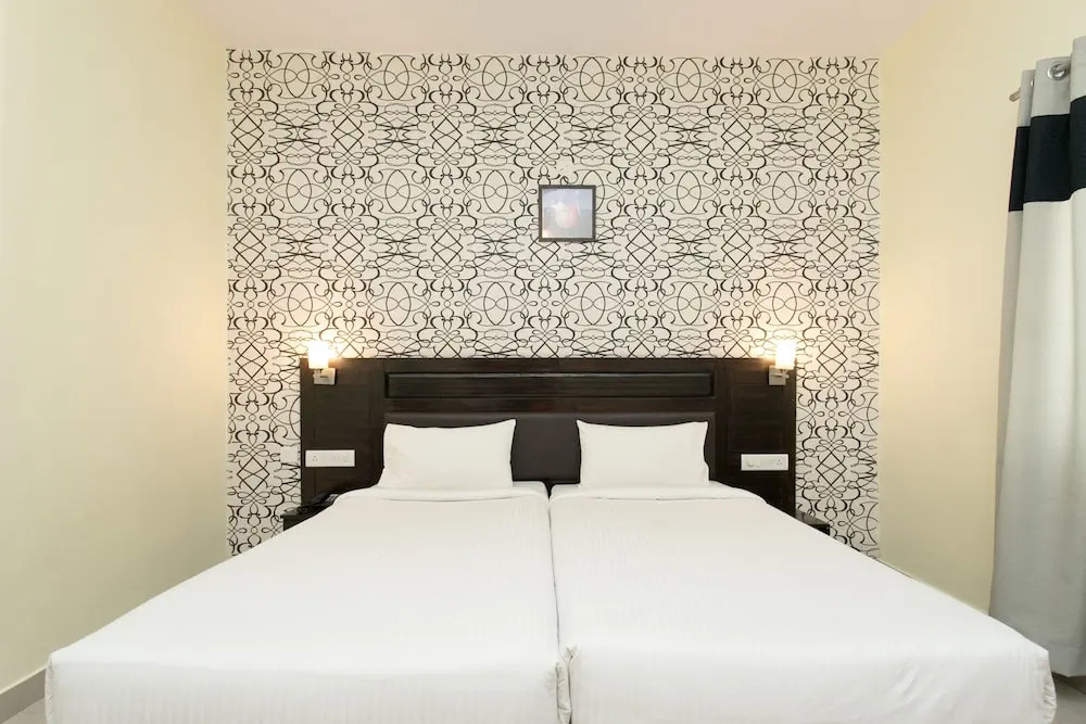 OYO 10378 Hotel Hibiscus Mayflower