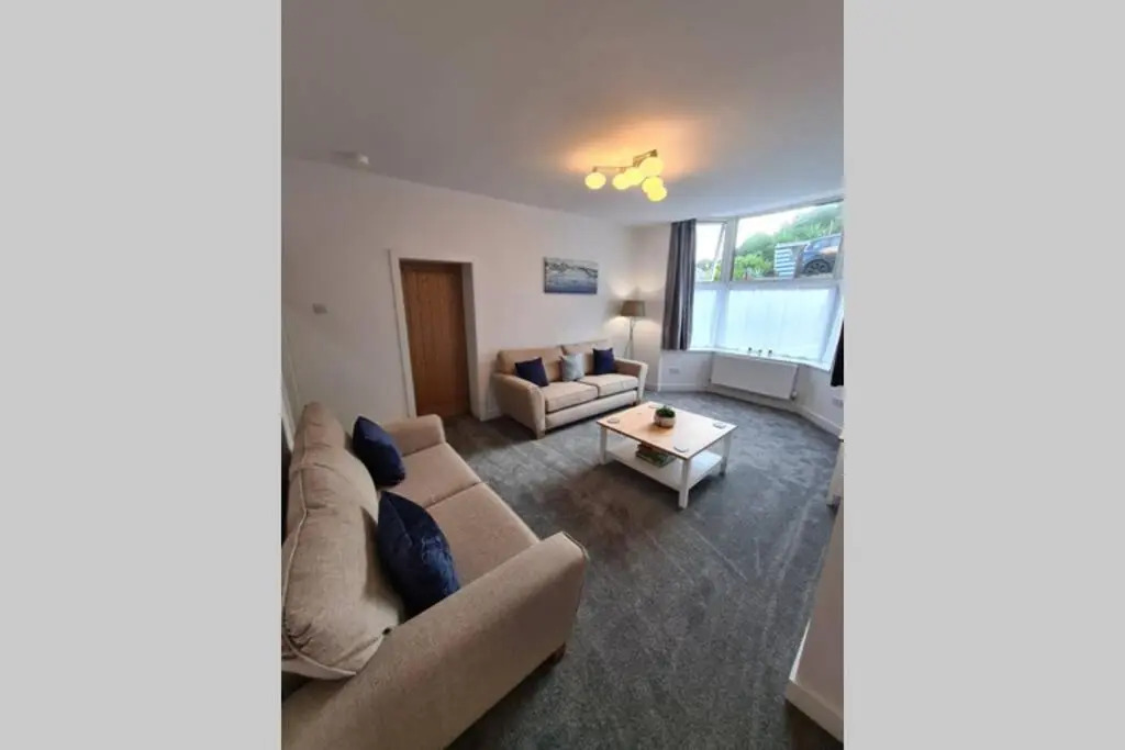 Beautiful Seaside Apartment With Parking