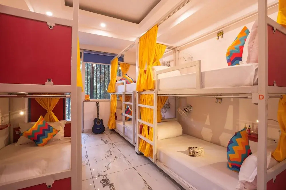 goSTOPS Gurugram, Baani Square PLUS - Private Rooms & Dorms