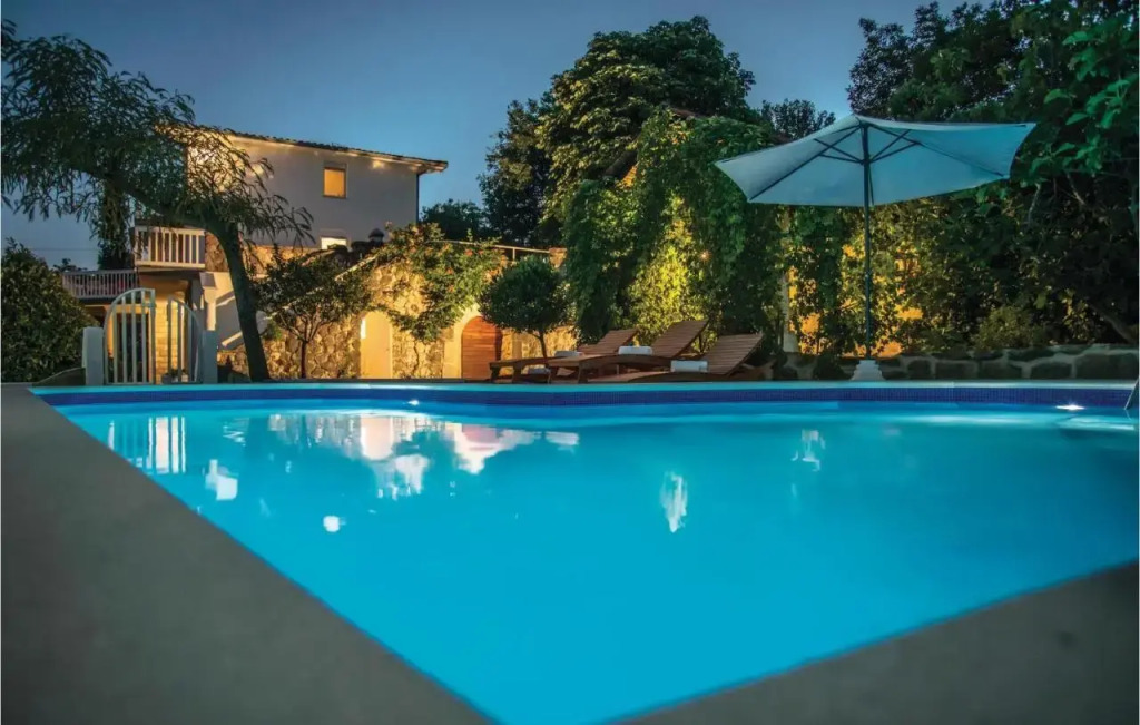 Three-Bedroom Holiday Home in Imotski