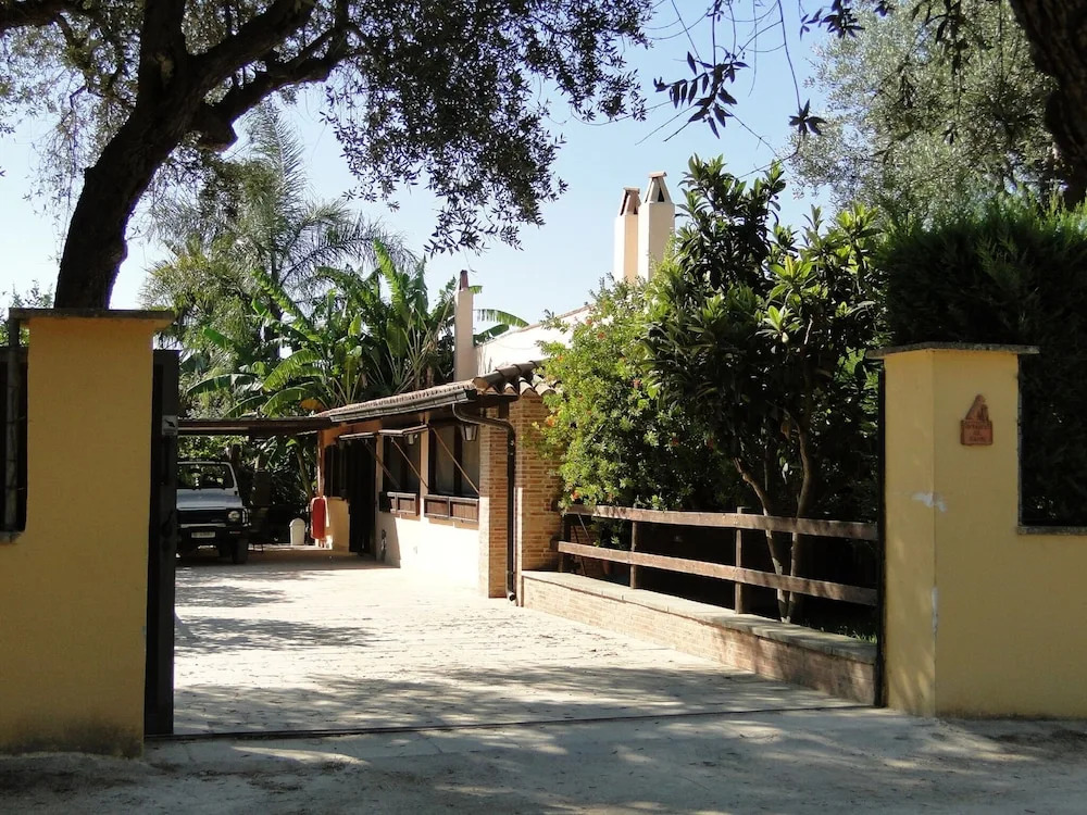 Quaint Holiday Home in Matino With Swimming Pool