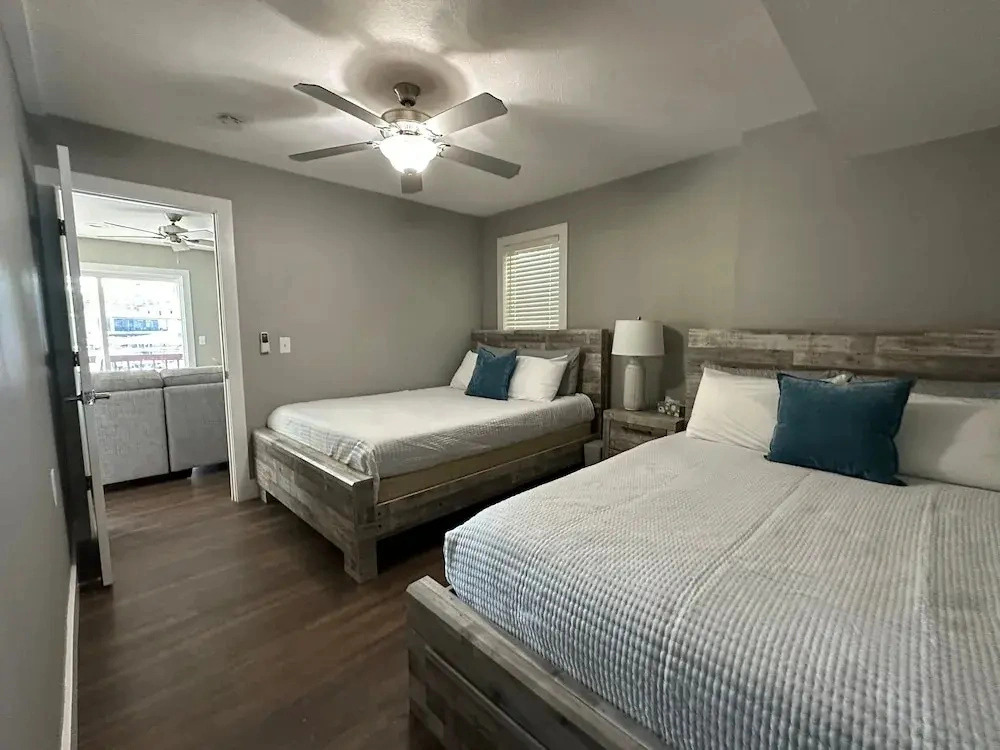 Our Cove Retreat - Perfect for Swimming, Tanning & Prime Location Fun