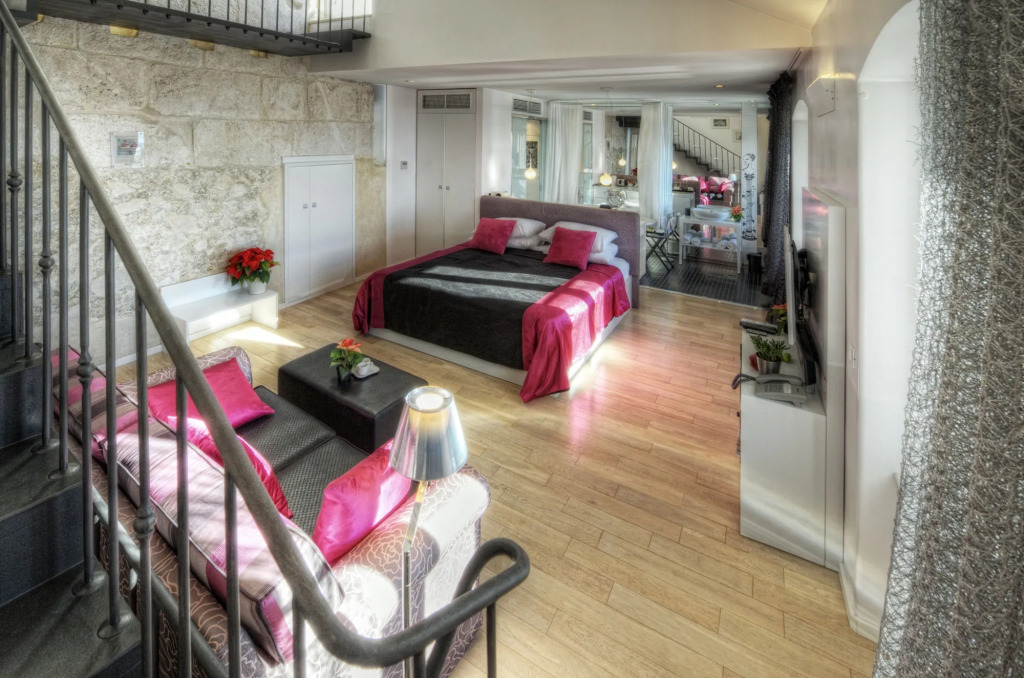 Riva Luxury Suites