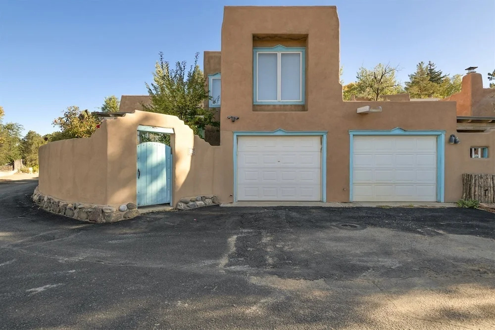Wisteria - Delightful Updated Family Home, Seven Blocks to the Plaza
