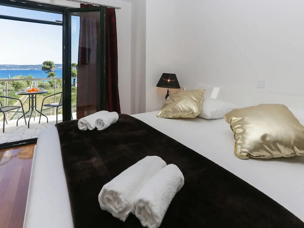 Wonderful 5 bedroom villa with private swimming pool, amazing sea view terrace