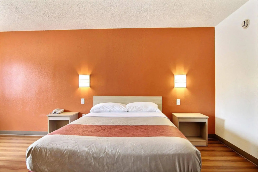 Motel 6-Middleburg Heights, OH - Cleveland