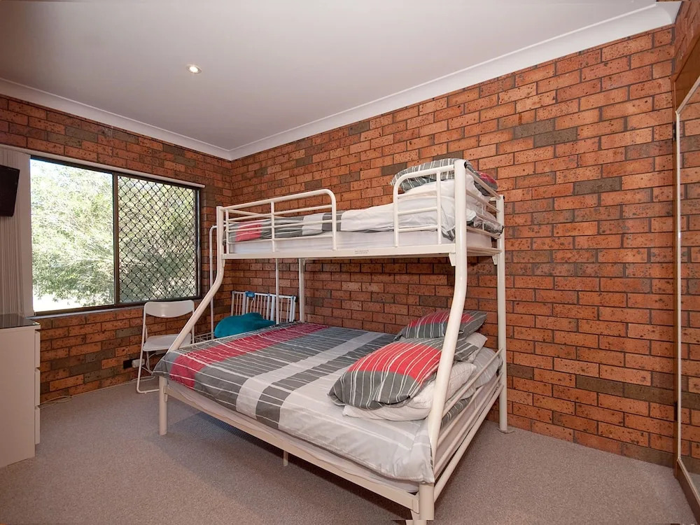 Crystal Waters, 2/79 Foreshore Drive