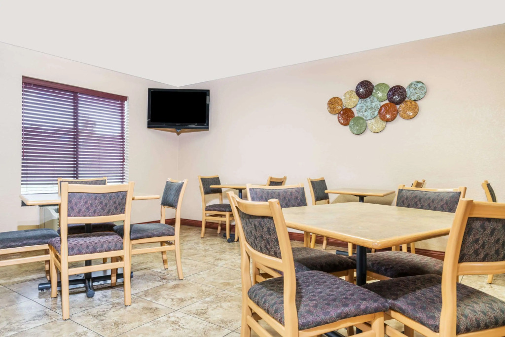 Super 8 by Wyndham Wausau